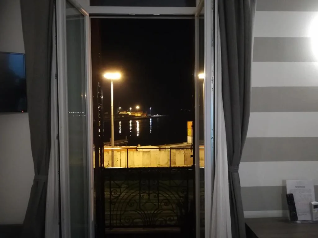 Deluxe Triple Room with Sea View — A&G Affittacamere