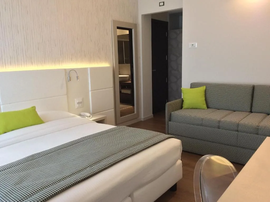 Deluxe Triple Room with Sea View — Hotel Ariston & Apartments