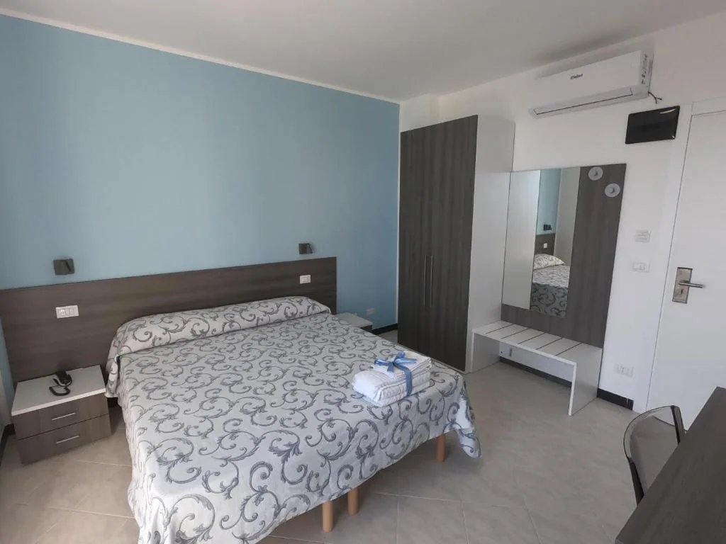 Camera Tripla Deluxe con Vista Mare — Hotel Aurora