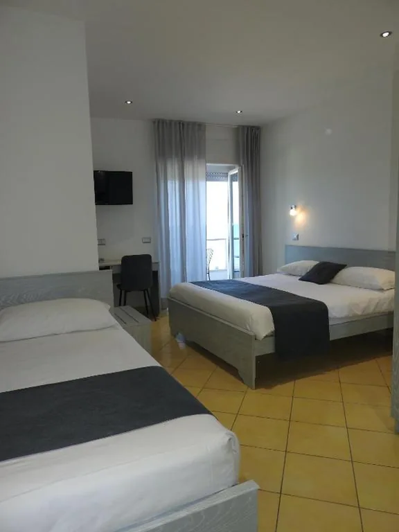 Camera Tripla Deluxe con Vista Mare — Hotel Corallo Circeo