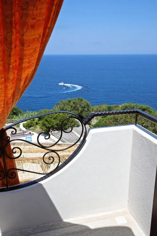 Deluxe Triple Room with Sea View — Il Cigno Affittacamere Bed & Breakfast