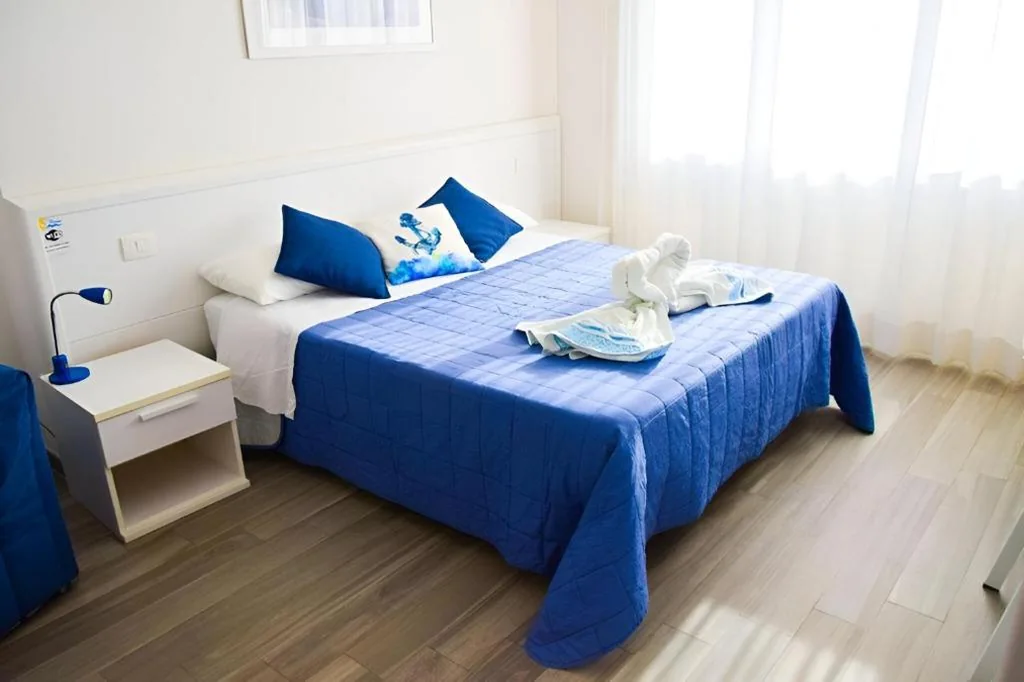 Camera Tripla Deluxe con Vista Mare — La Marina B&B
