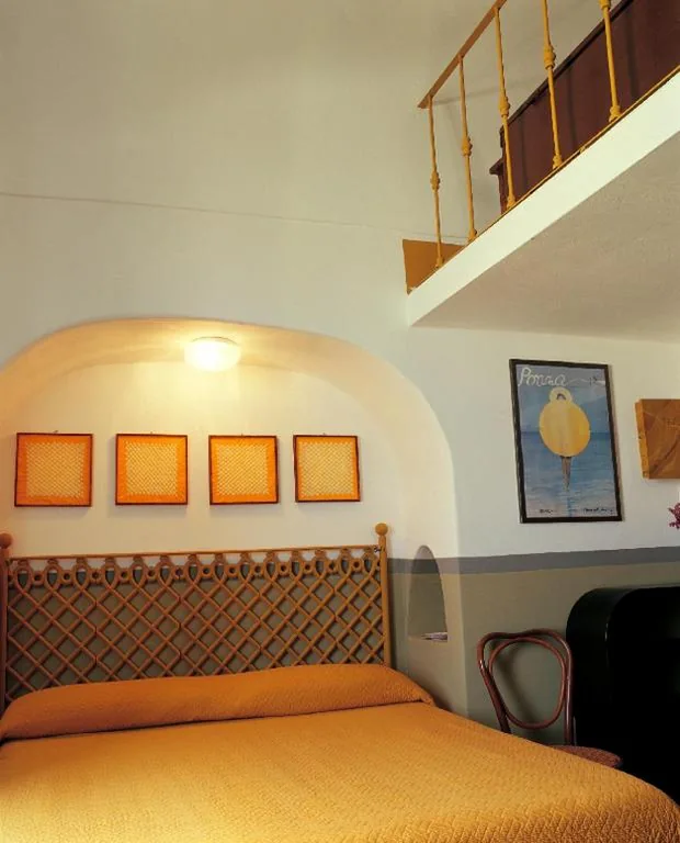 Camera Tripla Deluxe con Vista Mare — Villa Laetitia