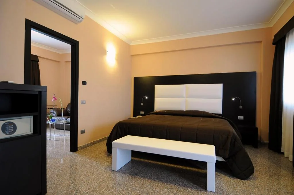 Camera Tripla Deluxe — EH Suites Rome Airport Euro House Hotels