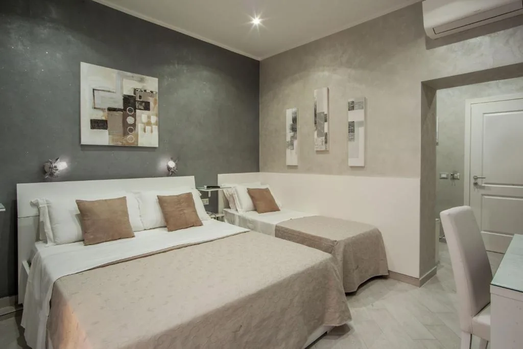 Camera Tripla Deluxe — Frattina Grand Suite Guesthouse