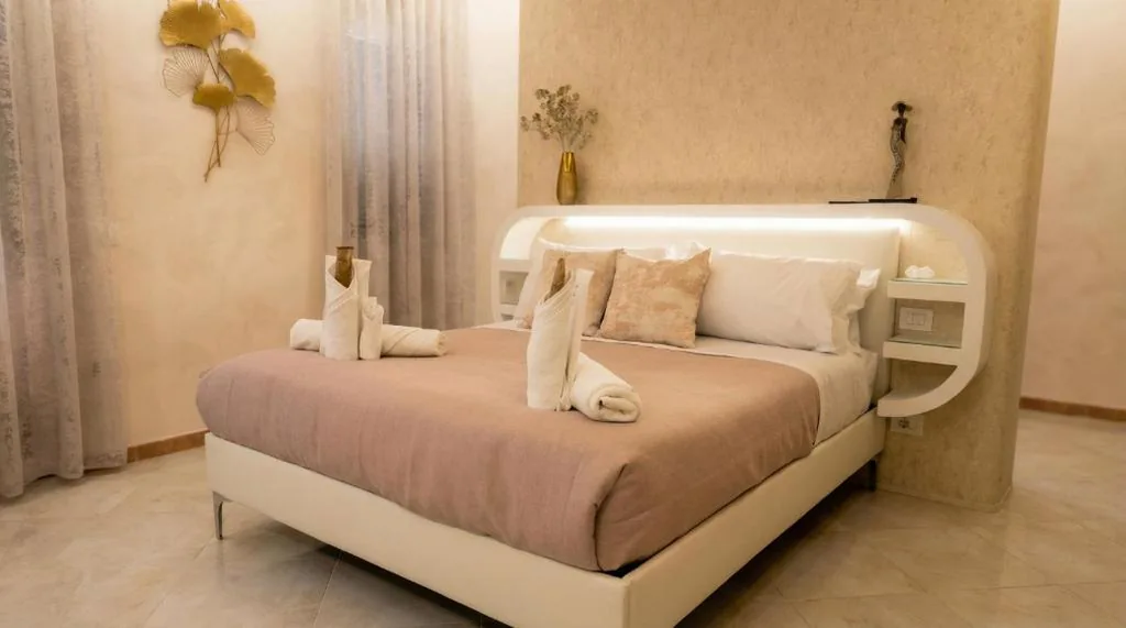 Deluxe Triple Room — HeySuite Villa – Luxury House Fiumicino – navetta FCO gratuita