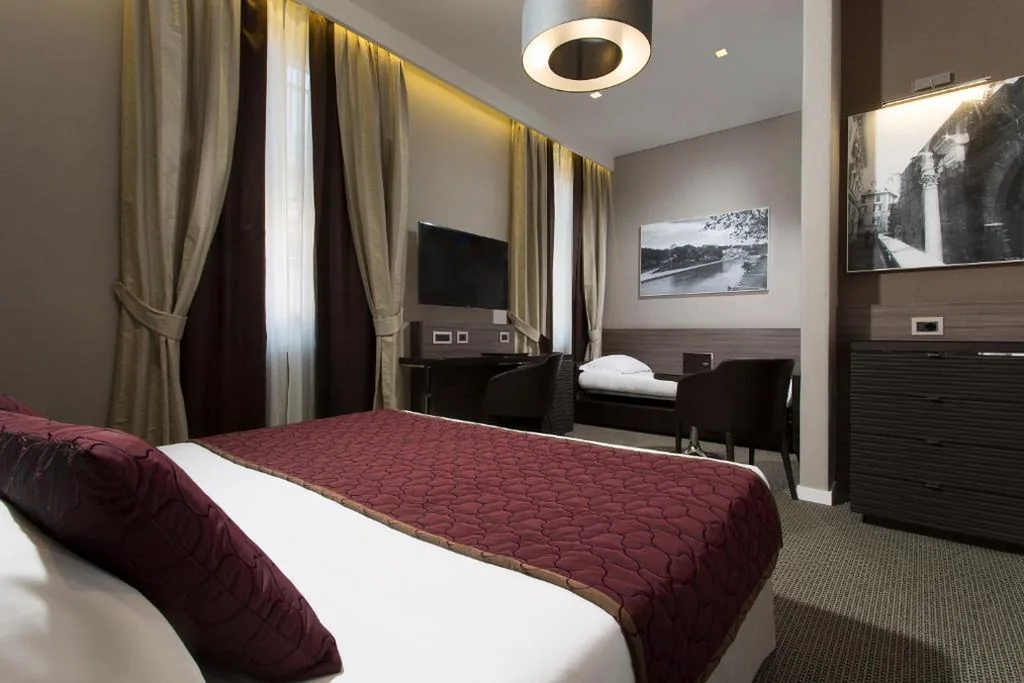 Camera Tripla Deluxe — Hotel Artemide