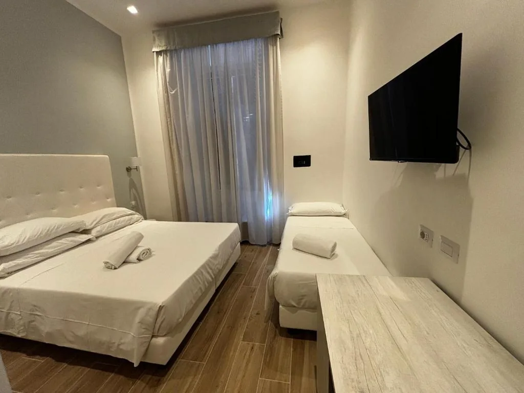 Triple Deluxe Room — Hotel Gabriella