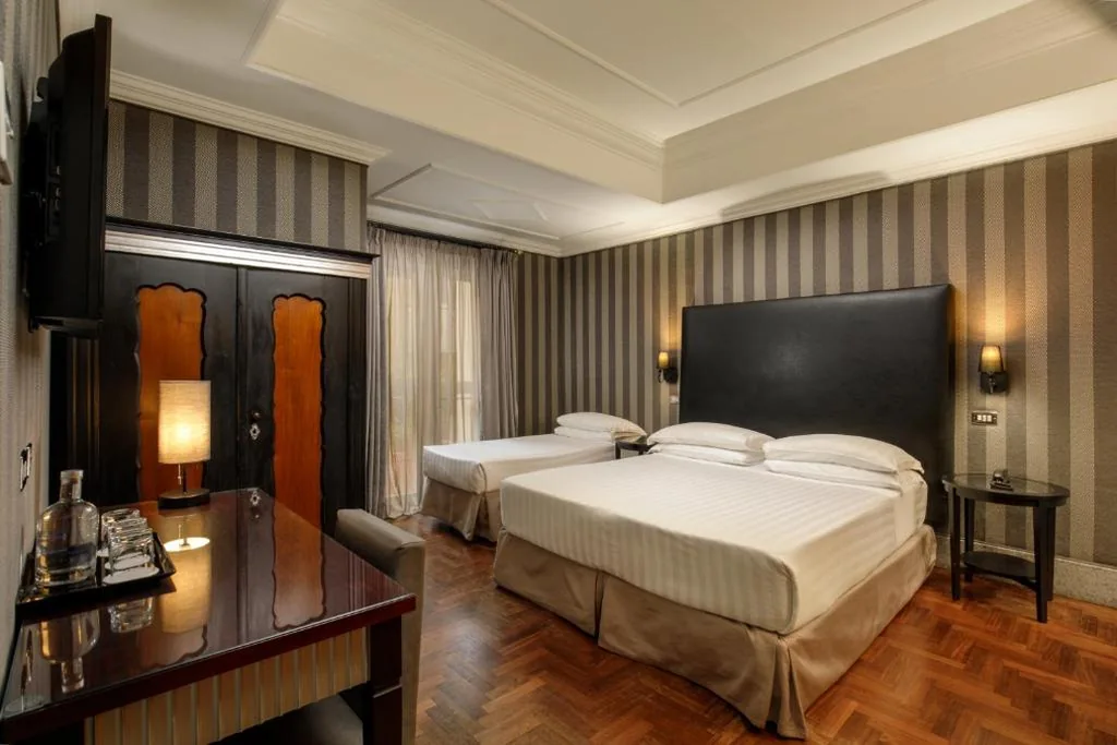 Deluxe Triple Room — Hotel Royal Court