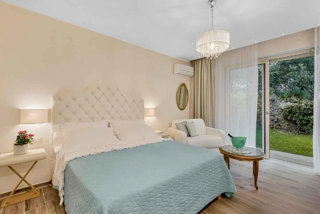 Camera Tripla Deluxe — LUXURY DREAMS