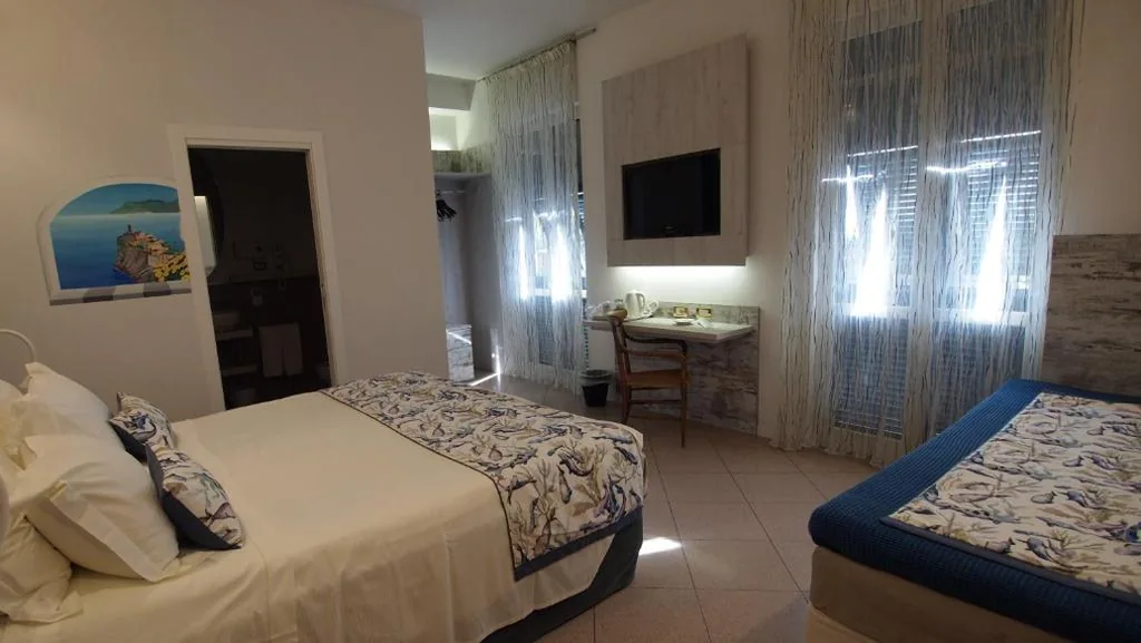 Deluxe Triple Room — Piccolo Hotel