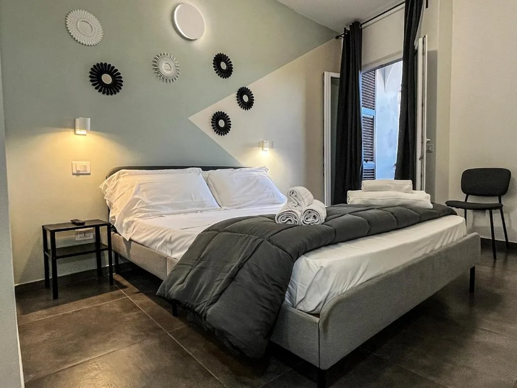 Deluxe Triple Room — Vernazza Sea View – Cinque Terre Collection