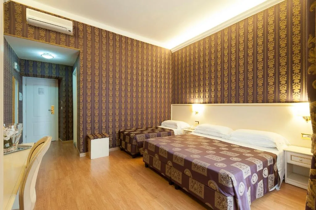 Camera Tripla - Dependance — Trevi 41 Hotel
