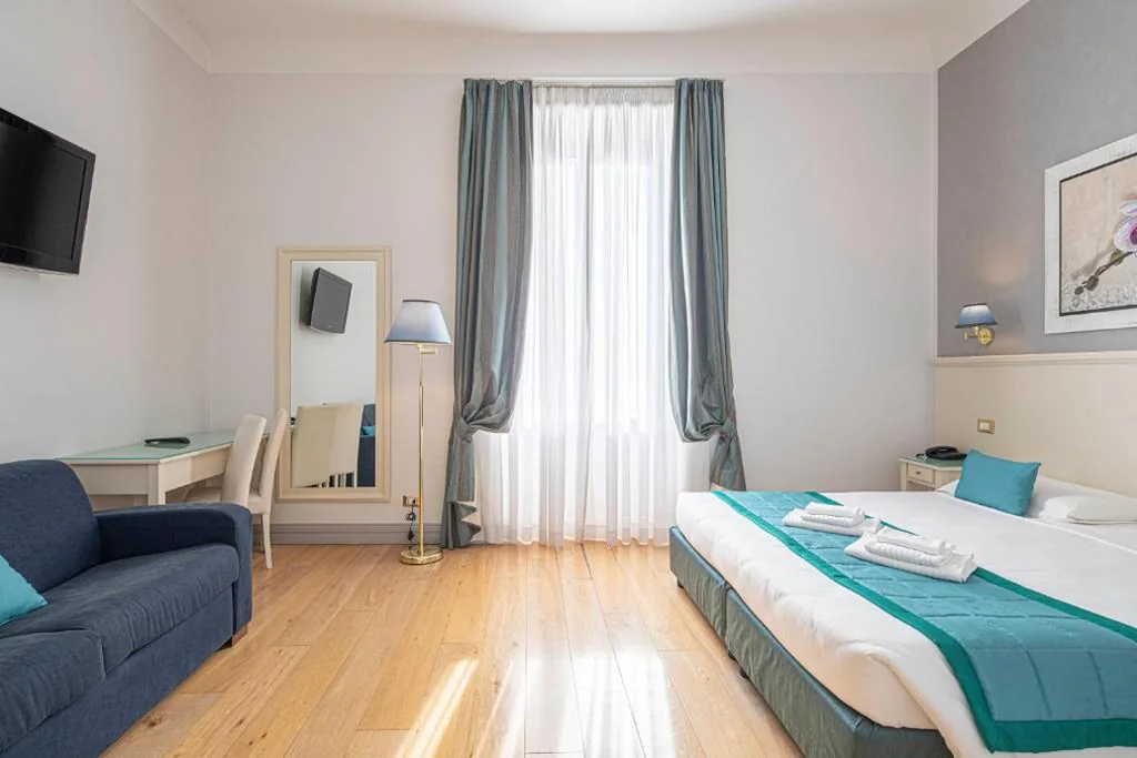 Triple Room — Domus Castrense
