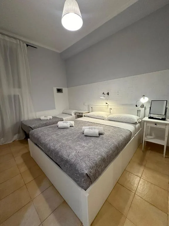 Triple Room — Double B