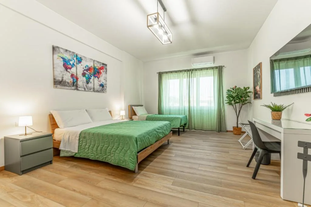Camera Tripla Economy con Bagno in Comune — Lorena Cozy Rooms – Ospedale Gemelli – WiFi