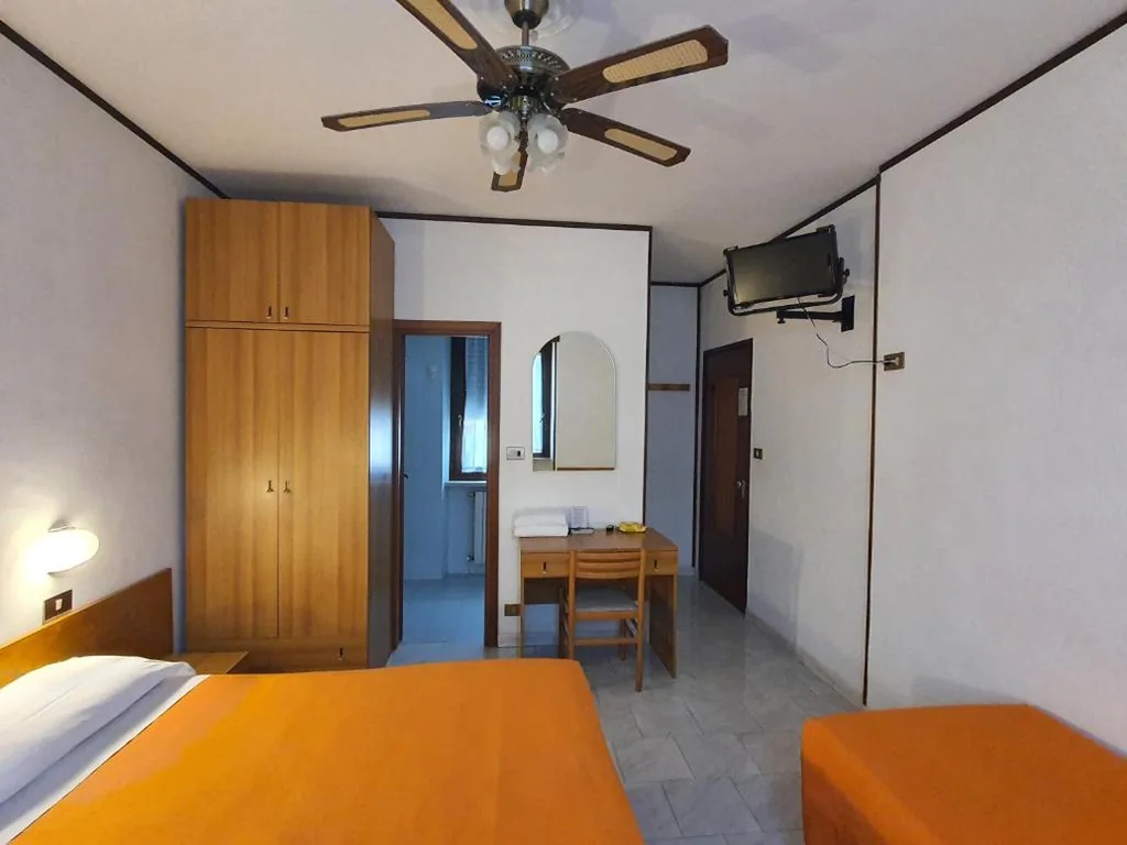 Camera Tripla Economy — Hotel Isolabella