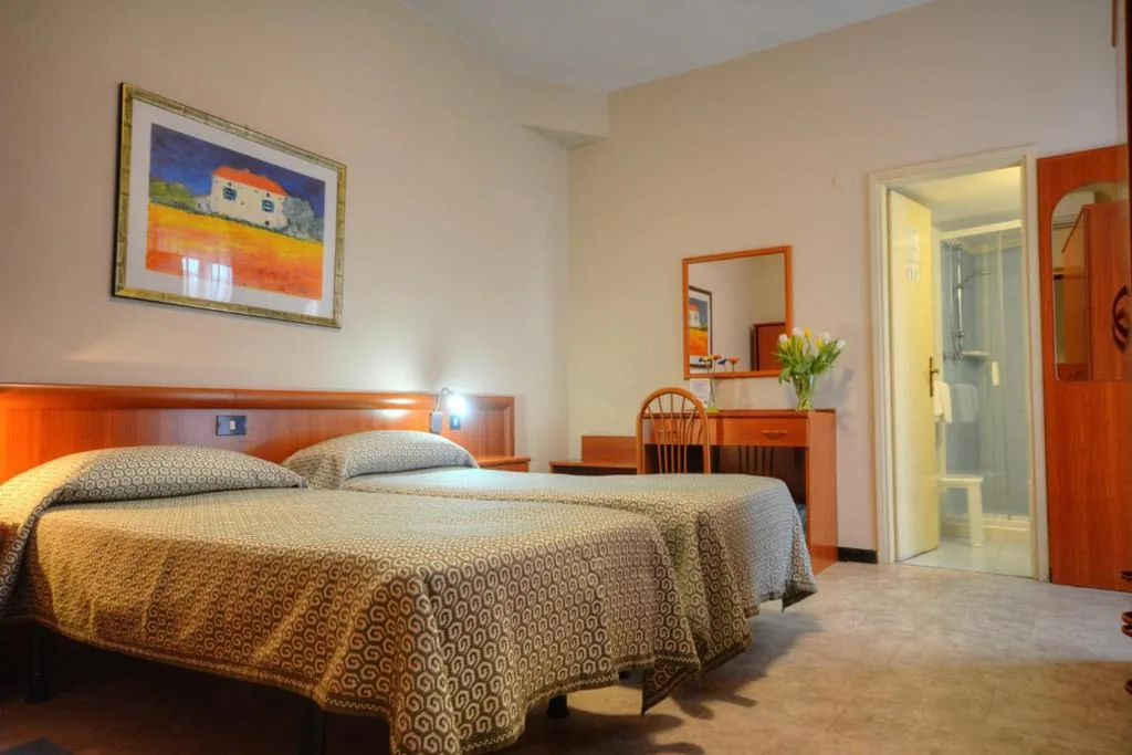 Camera Tripla Economy — Hotel Olympic