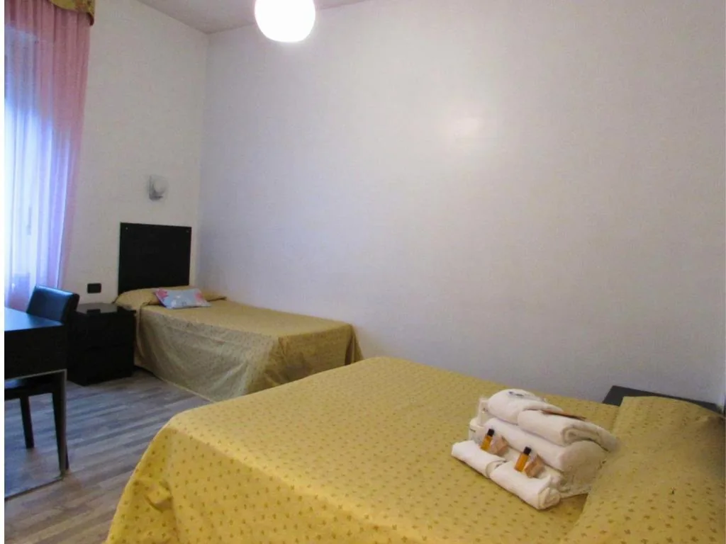 Economy Triple Room — Hotel Ponte Sassi