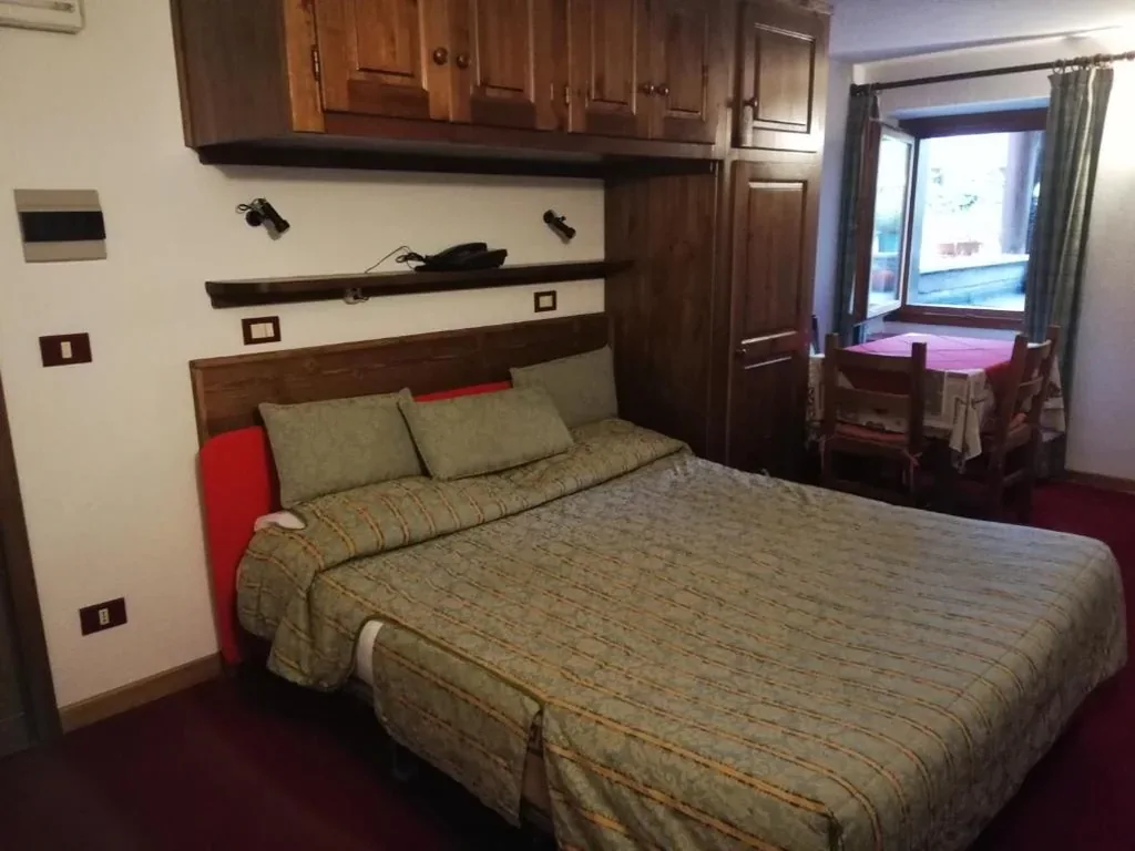 Camera Tripla Economy — Residence Pavou