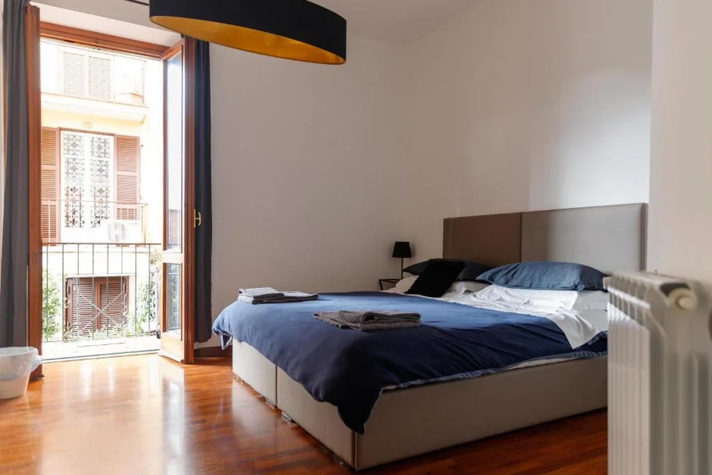 Camera Tripla — EMI’s Guest House