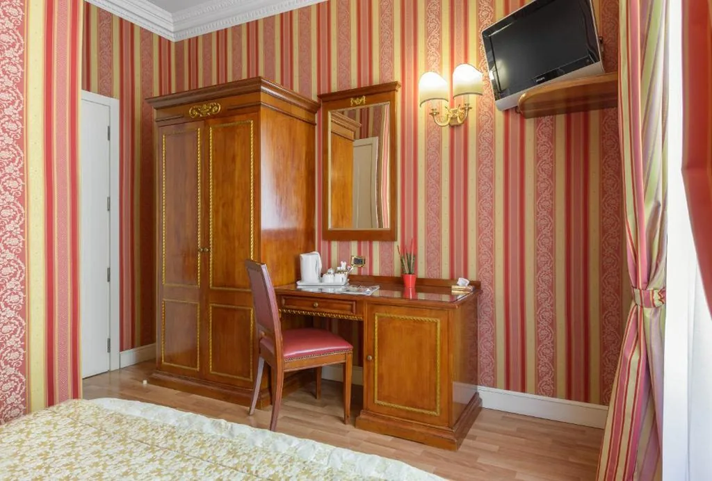 Camera Tripla — Gambrinus Hotel