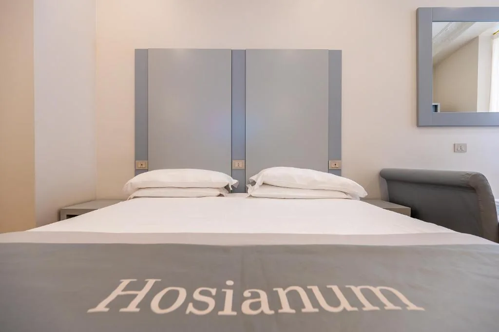 Camera Tripla — Hosianum Palace