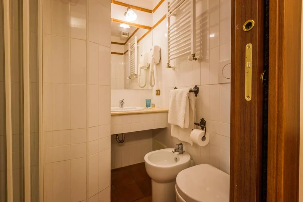Triple Room — Hotel 4 Coronati