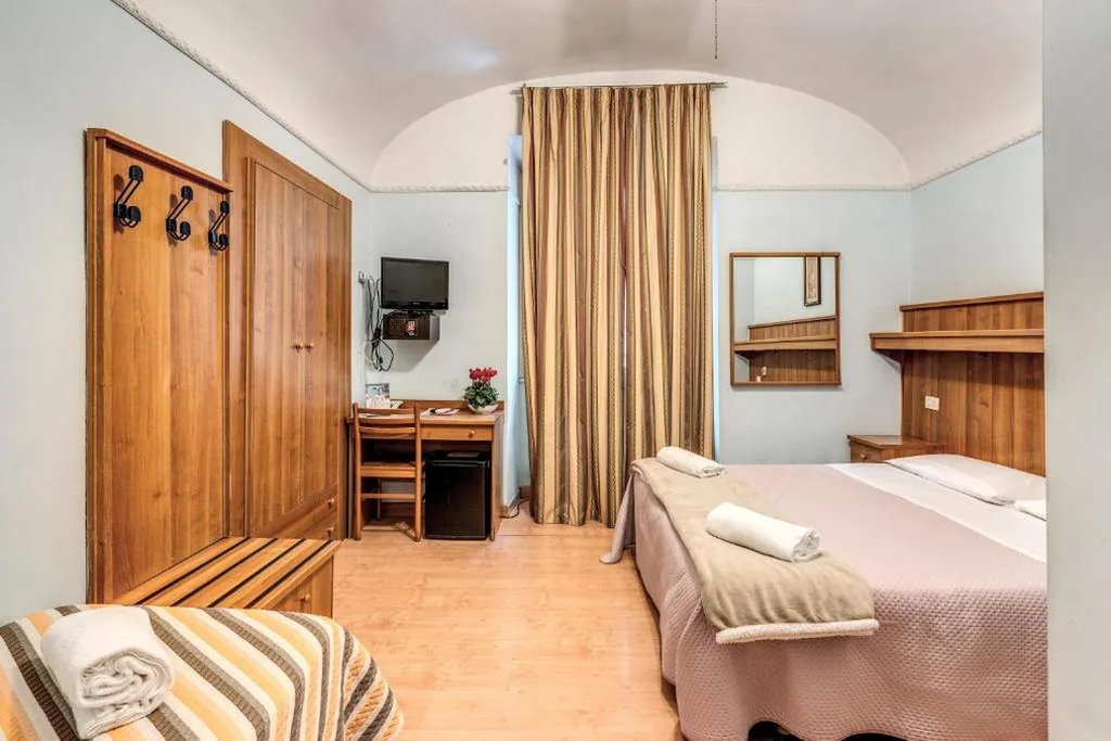 Triple Room — Hotel Altavilla
