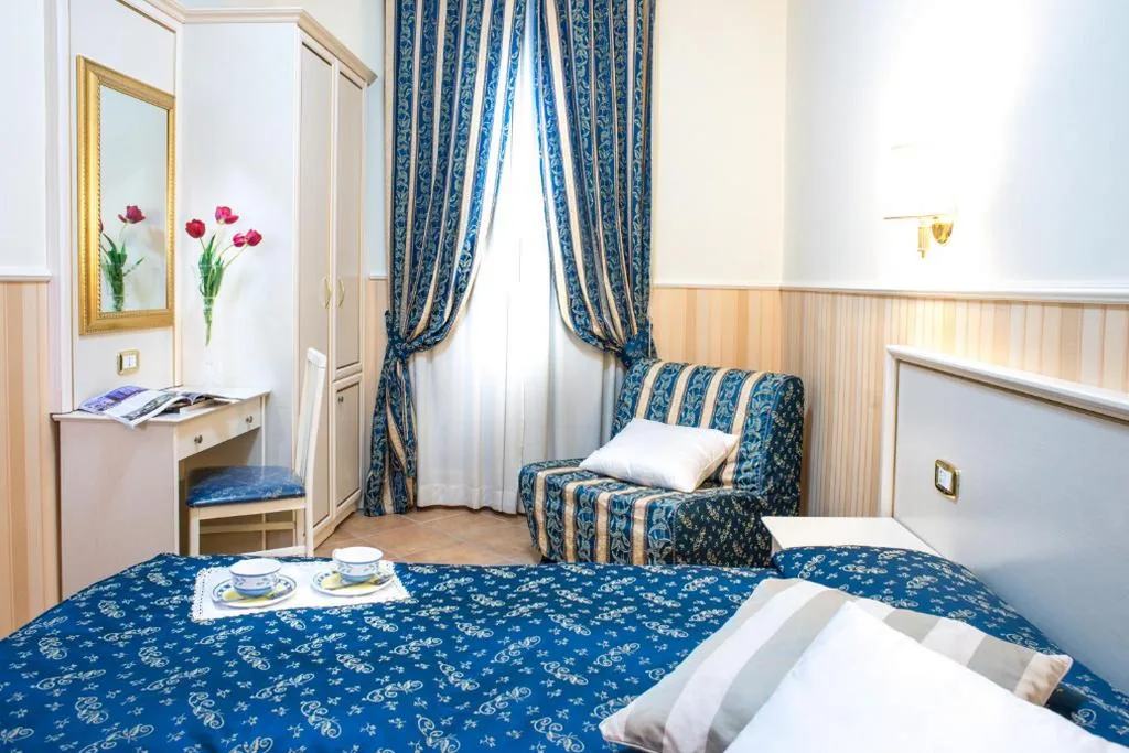Triple Room — Hotel Anfiteatro Flavio