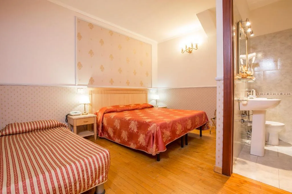 Triple Room — Hotel Arco Di Travertino