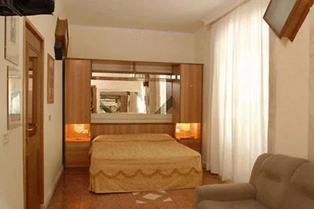 Triple Room — Hotel Argentina & SPA