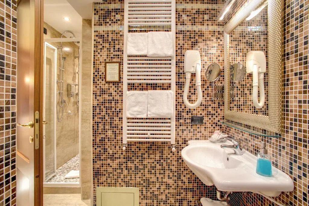 Triple Room — Hotel Aurelius