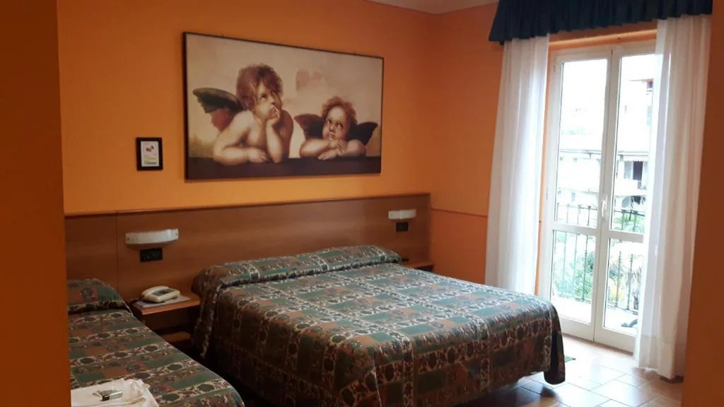Camera Tripla — Hotel Azalea