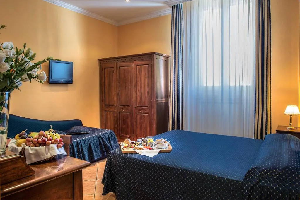 Camera Tripla — Hotel Caracciolo