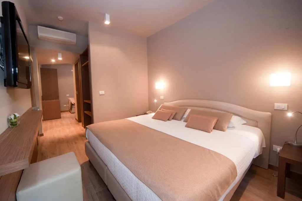 Camera Tripla — Hotel Carla