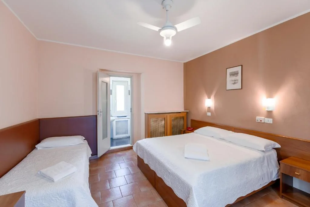 Camera Tripla — Hotel Castello