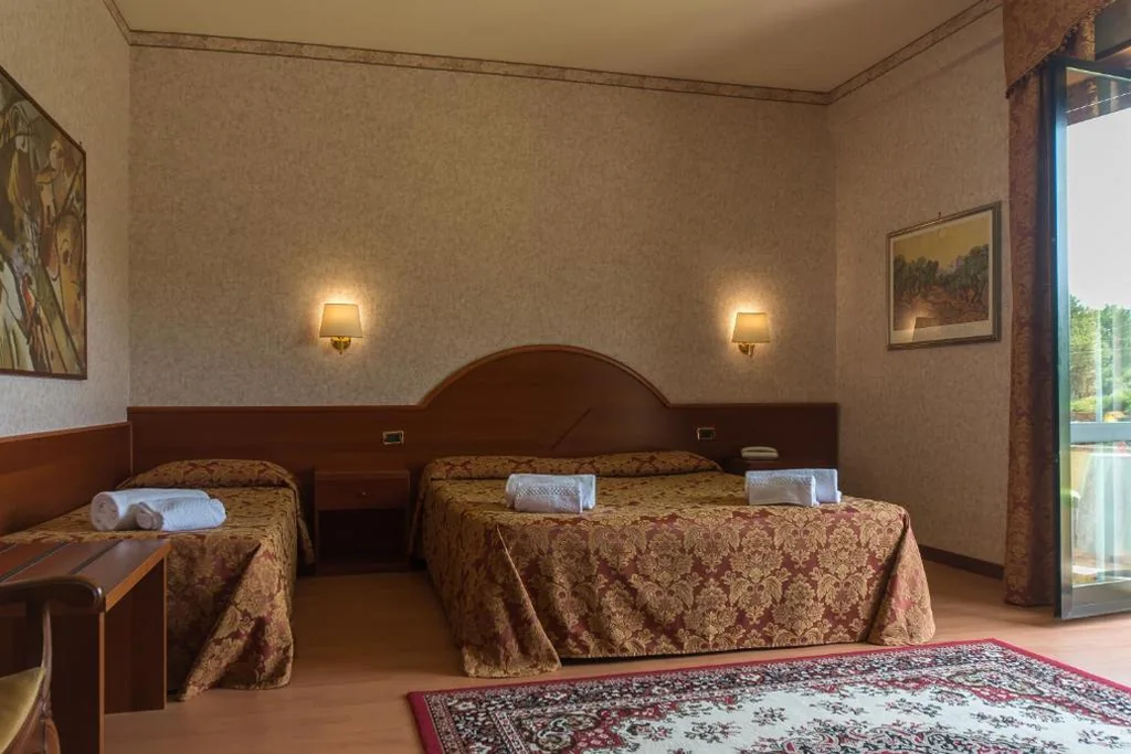 Camera Tripla — Hotel Columbus sul Lago