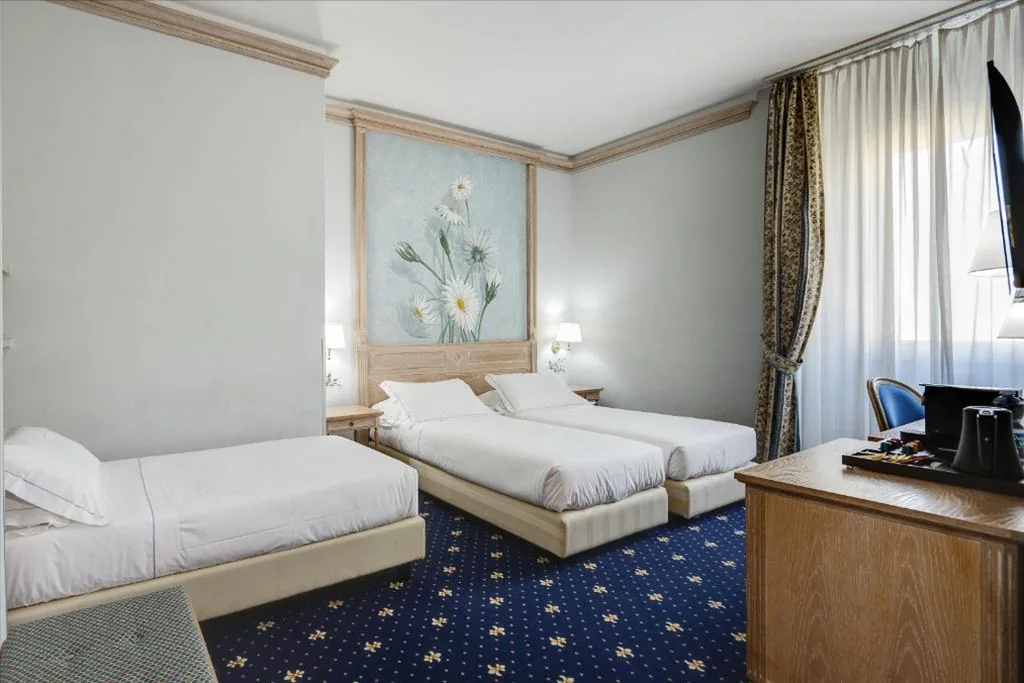 Camera Tripla — Hotel De La Ville