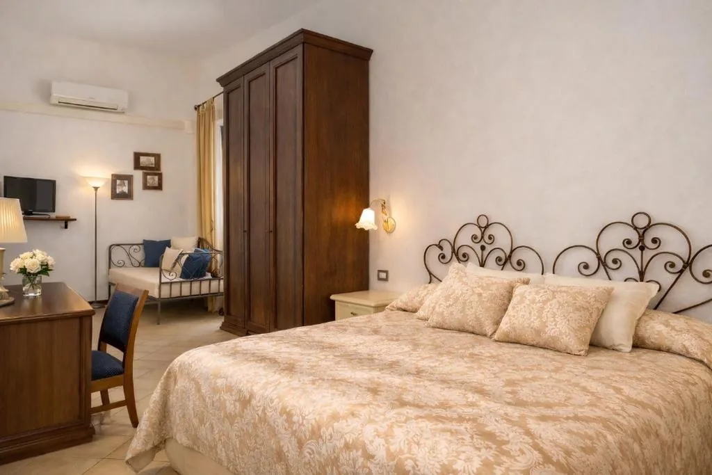 Camera Tripla — Hotel Del Borgo