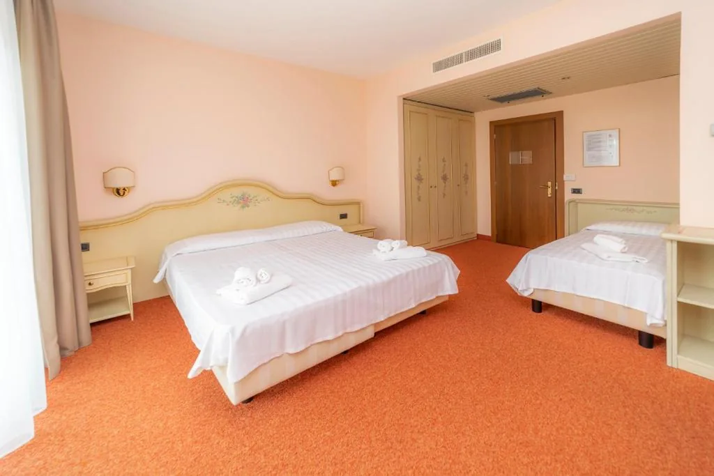 Camera Tripla — Hotel Della Torre