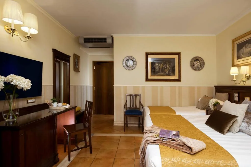 Camera Tripla — Hotel Des Artistes Roma