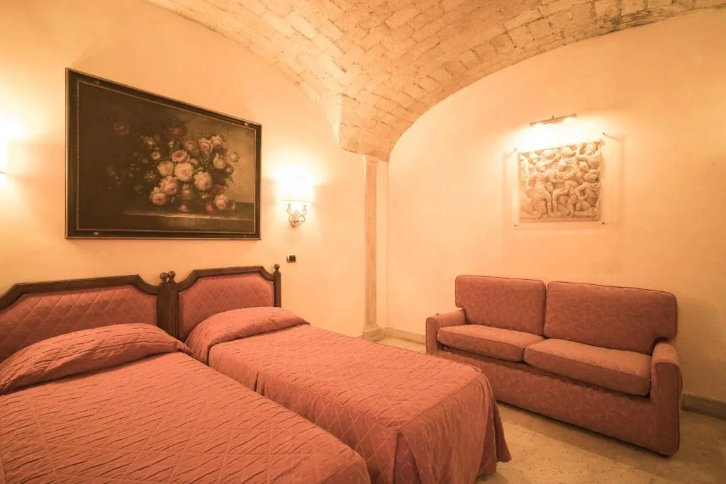 Triple Room — Hotel Donatello