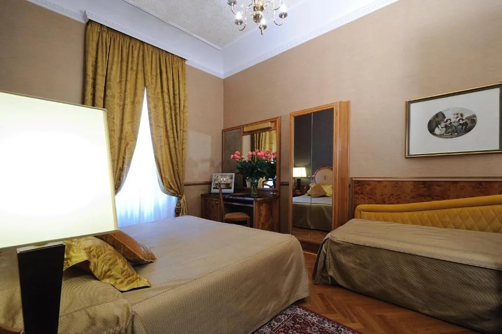 Triple Room — Hotel Farnese