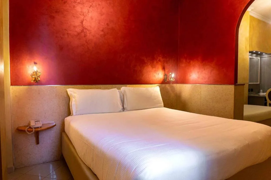 Triple Room — Hotel Fellini a Fontana di Trevi