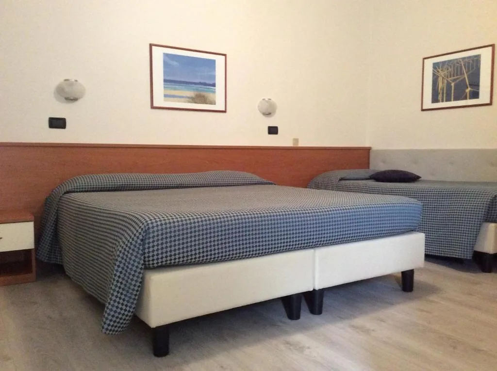 Camera Tripla — Hotel Fiorenza & Banksia Meublè