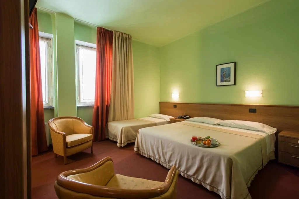 Camera Tripla — Hotel Lux