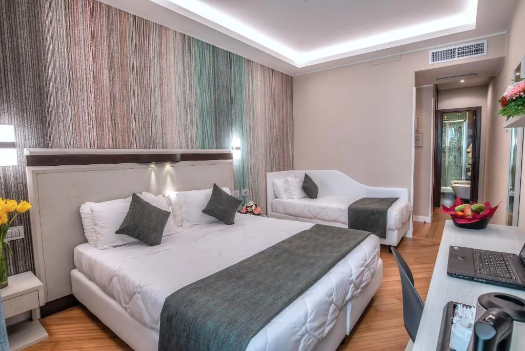 Triple Room — Hotel Memphis