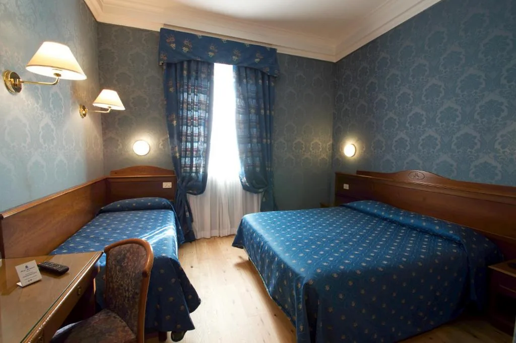 Camera Tripla — Hotel Montecarlo
