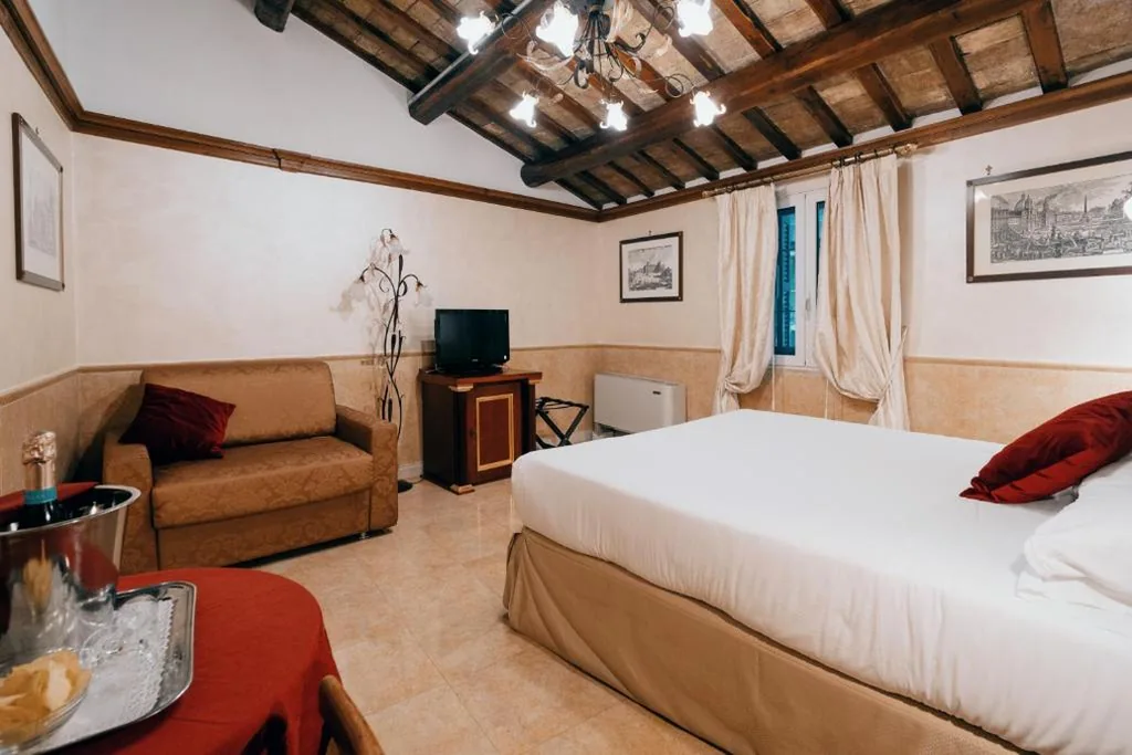 Triple Room — Hotel Pantheon